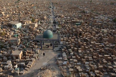 Iraq's "Peace Valley" - the world's largest cemetery