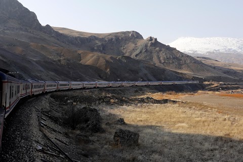 Turkey’s Eastern Express puts romance back on tracks