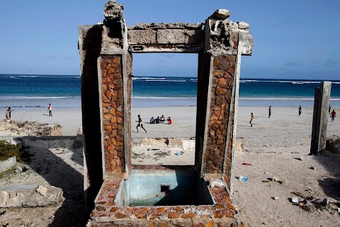 Life in the ruins of Mogadishu