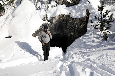 Migrants risk death crossing Alps to reach France