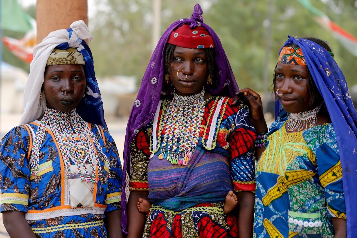 Национальная одежда страны. Племя фулани фульбе. Африка фулани фульбе племя. Племя фулани Нигерия. Фульбе народ Нигерии.